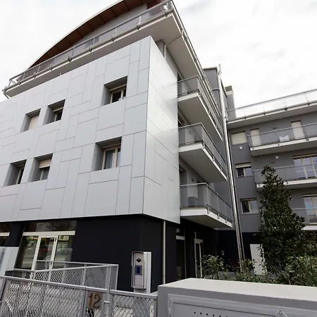 Apartman Cenisio 12 *