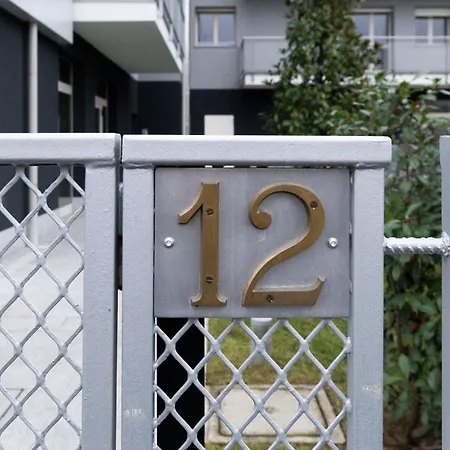 Apartman Cenisio 12 *