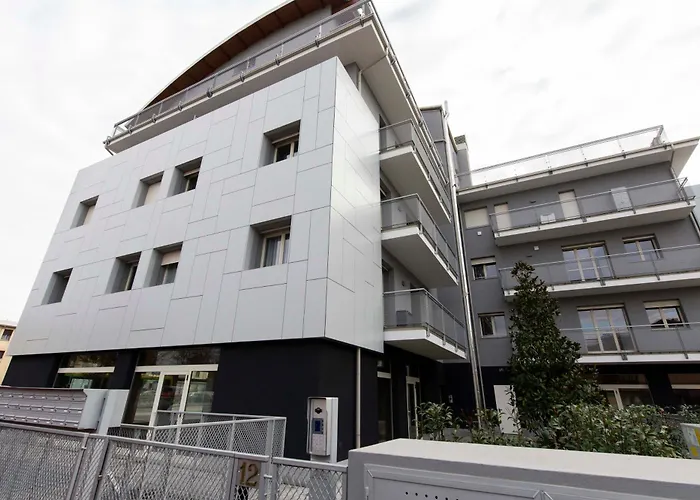 Apartman Cenisio 12 *